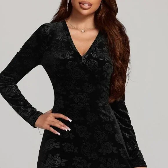 Rose Print V-Neck Long Sleeve Dress - Picture 4 of 8